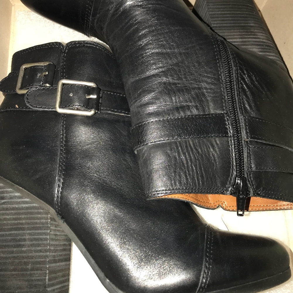 Black buckle Lucky brand boots